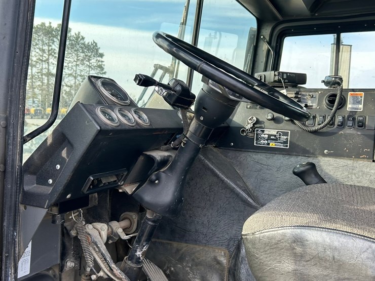 #2237-•-2006-mack-tri-axle-concrete-placement-truck-image-67