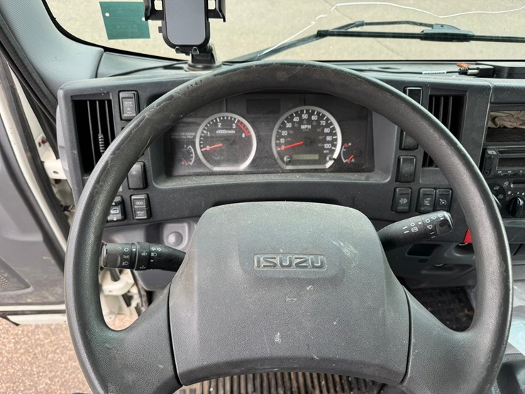 2019-isuzu-nrr-image-38