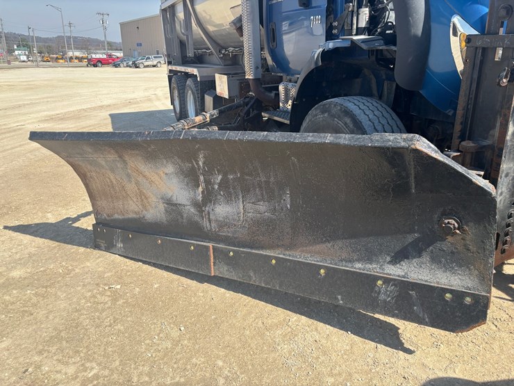 2006-international-7600-image-114