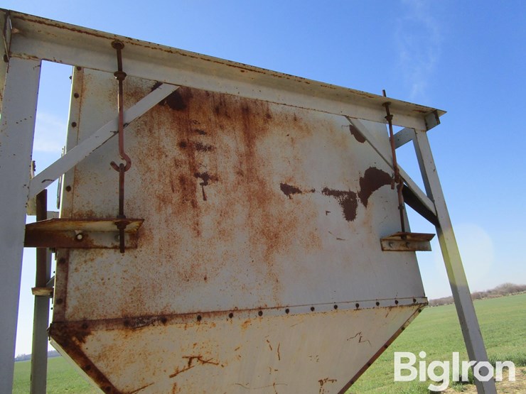 hopper-bottom-on-stand-image-9