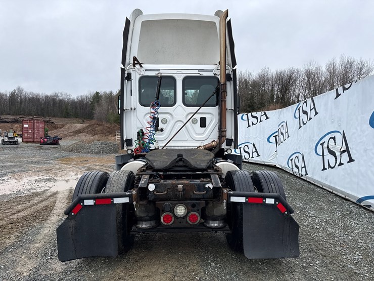 2016-freightliner-cascadia-125-image-3