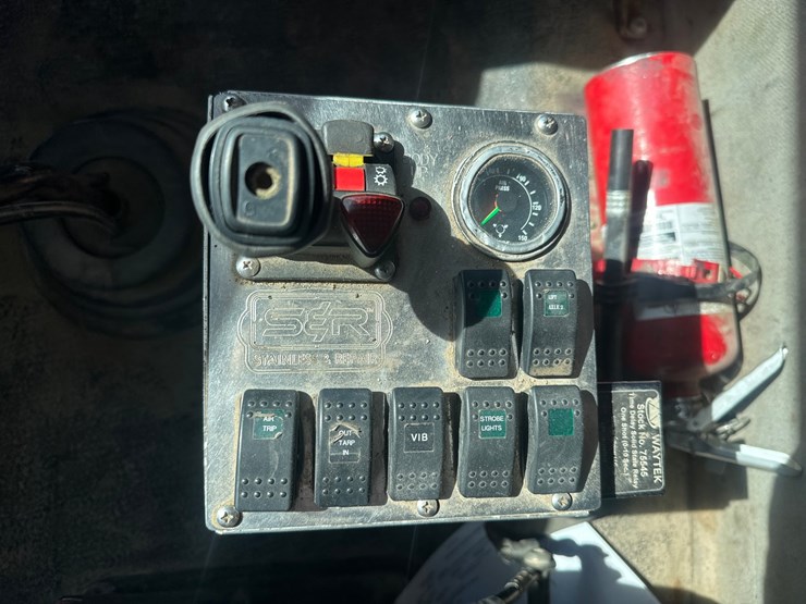 2012-international-7600-image-33