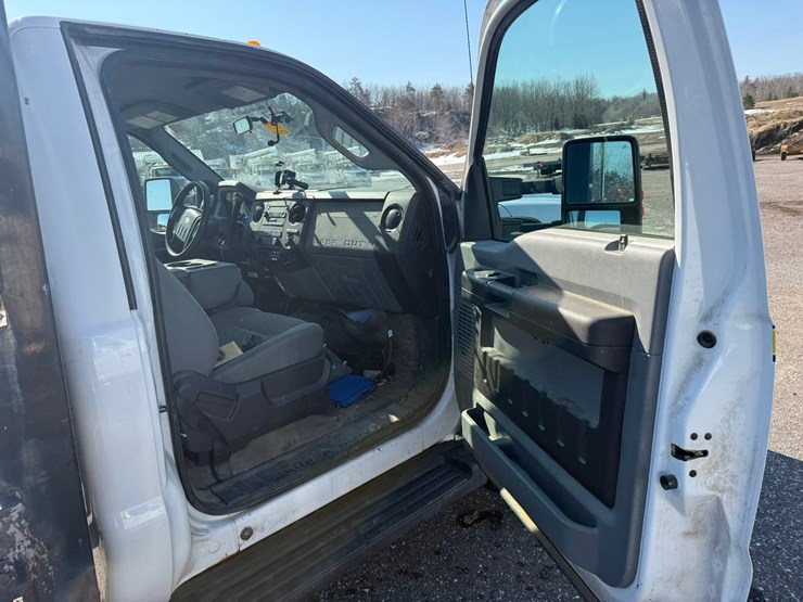 2011-ford-f550-xl-image-28