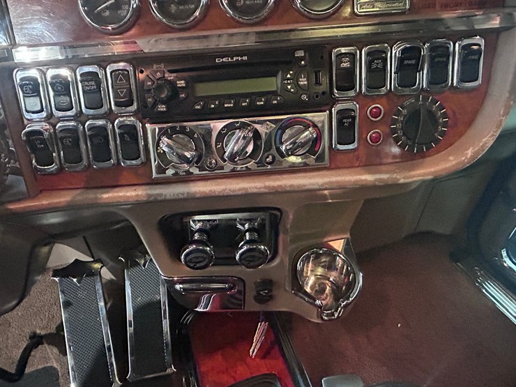 2007-peterbilt-379-image-61