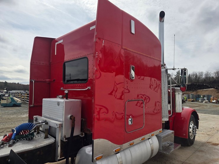 2002-peterbilt-379-image-24