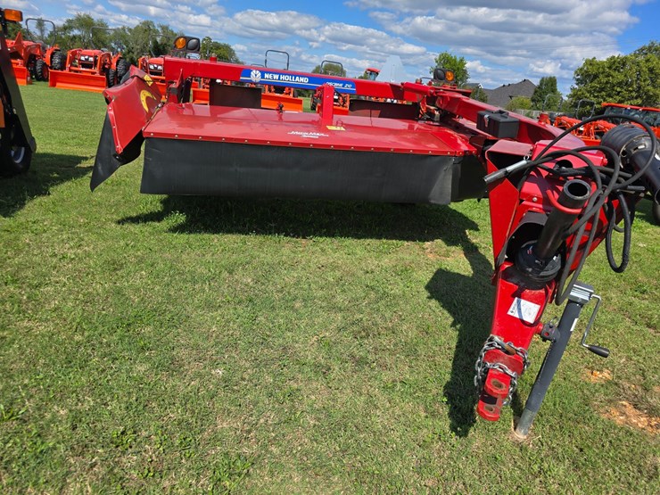 2022-new-holland-210-image-36