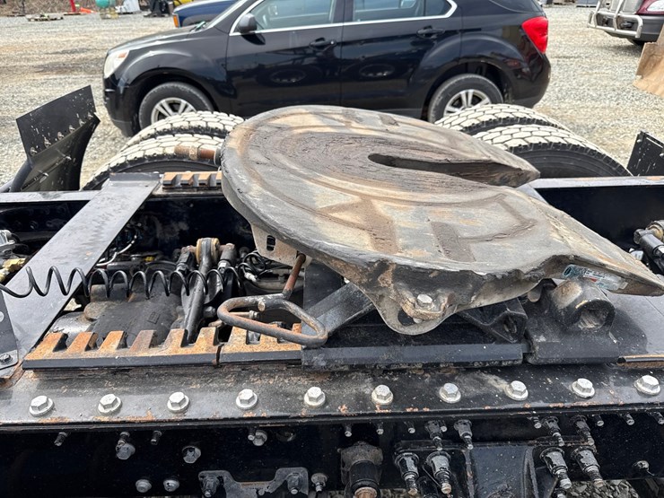 2019-massey-ferguson-8-image-39