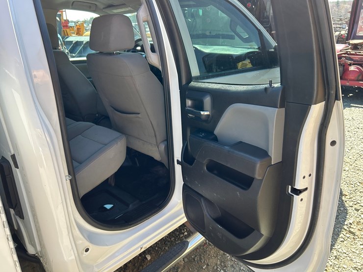 2018-chevrolet-3500-image-54