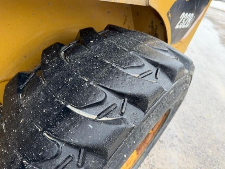 2009-caterpillar-232b2-image-28