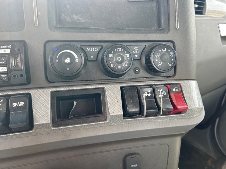 2017-kenworth-t680-image-86