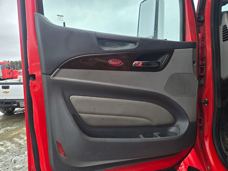 peterbilt-579-image-66