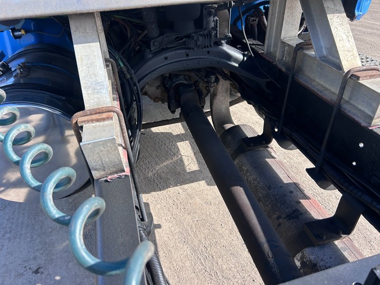 #1680-•-2003-freightliner-day-cab-truck-tractor-image-22