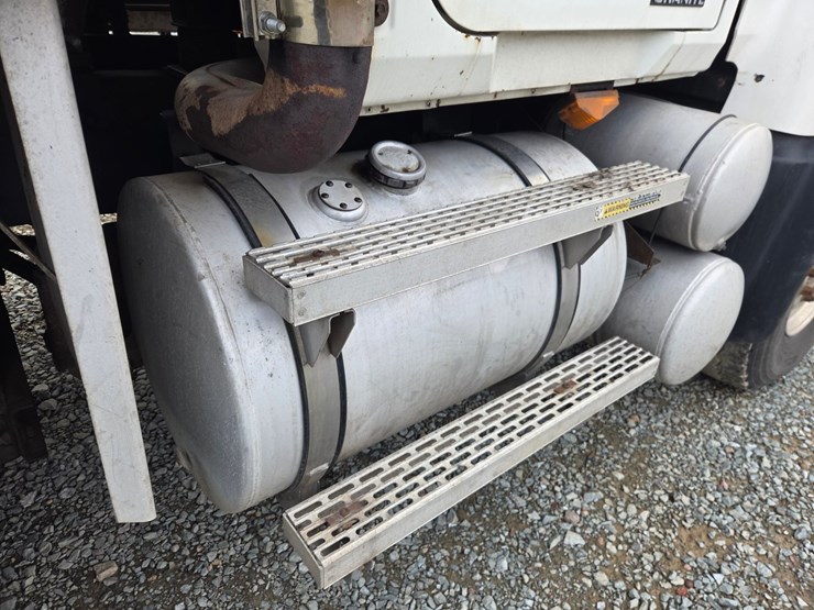 2006-massey-ferguson-8-image-16