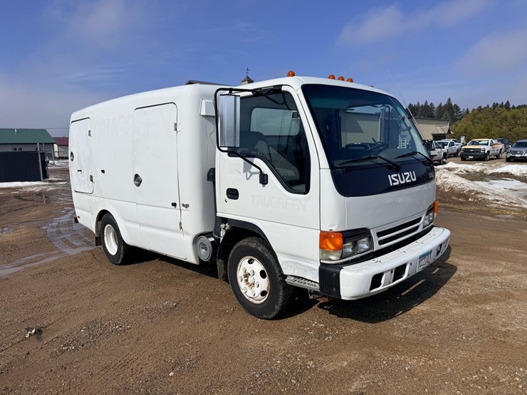 2004-isuzu-npr-image-3