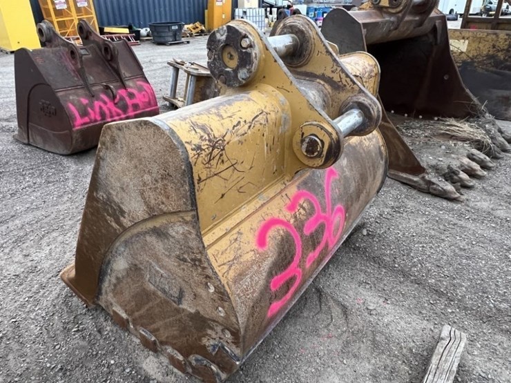 cat-72"-muck-bucket-image-3