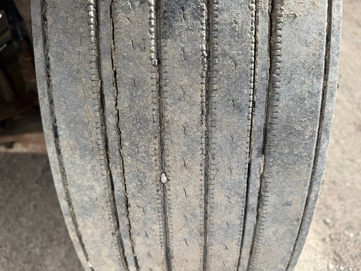 1977-ford-8000-image-40