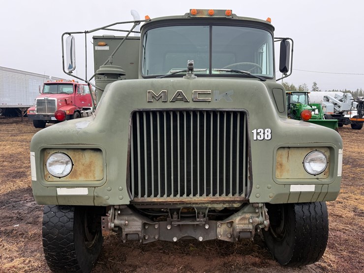 1984-mack-dm492s-image-8