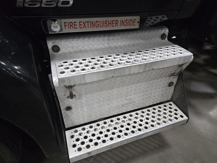 2015-kenworth-t680-image-15