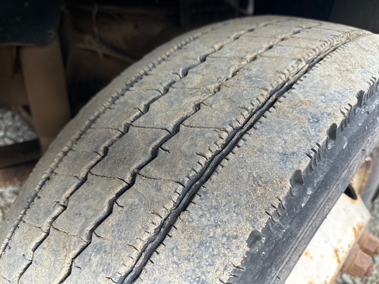 2000-gmc-t6500-image-71