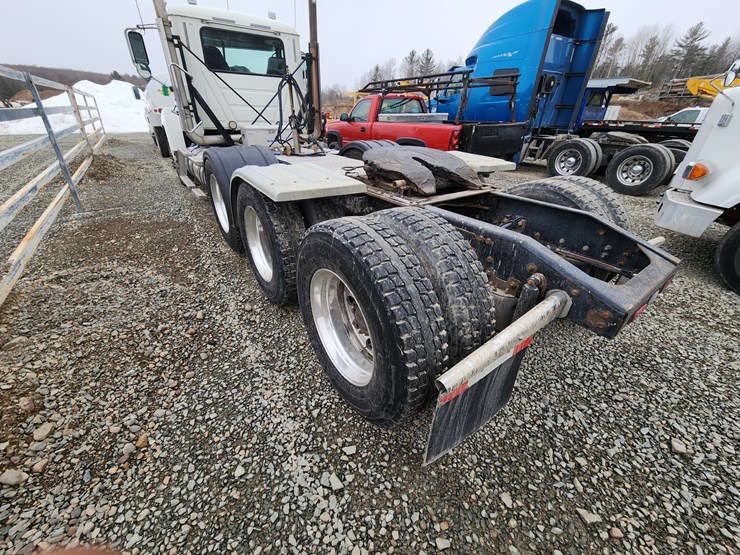 2014-massey-ferguson-8-image-15
