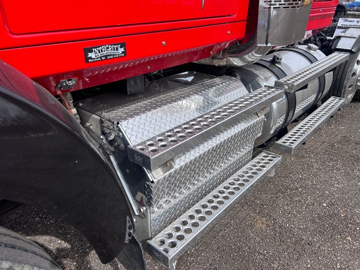 #1009-•-2012-western-star-conventional-4-sleeper-cab-truck-tractor-image-9
