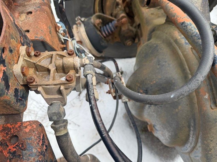 #1117-•-volvo-whitegmc-day-cab-truck-tractor-image-45