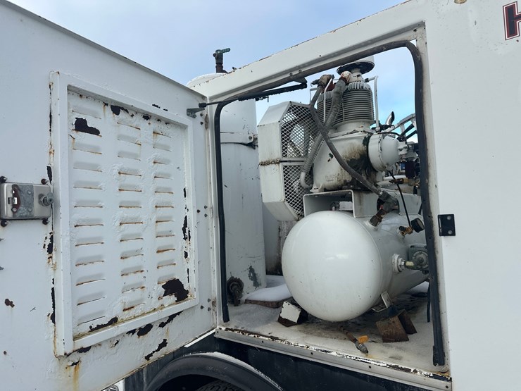 1995-international-8100-image-36