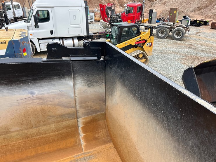 2005-peterbilt-357-image-21