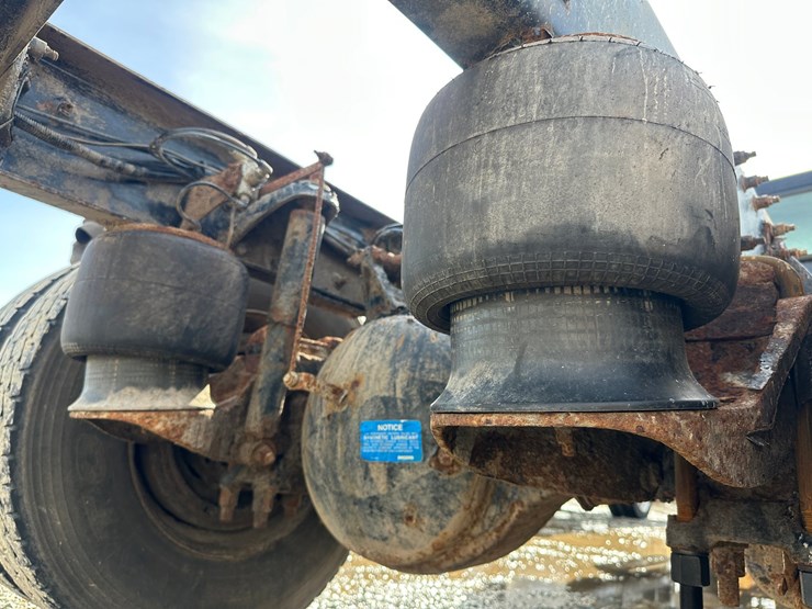 2015-peterbilt-337-image-56