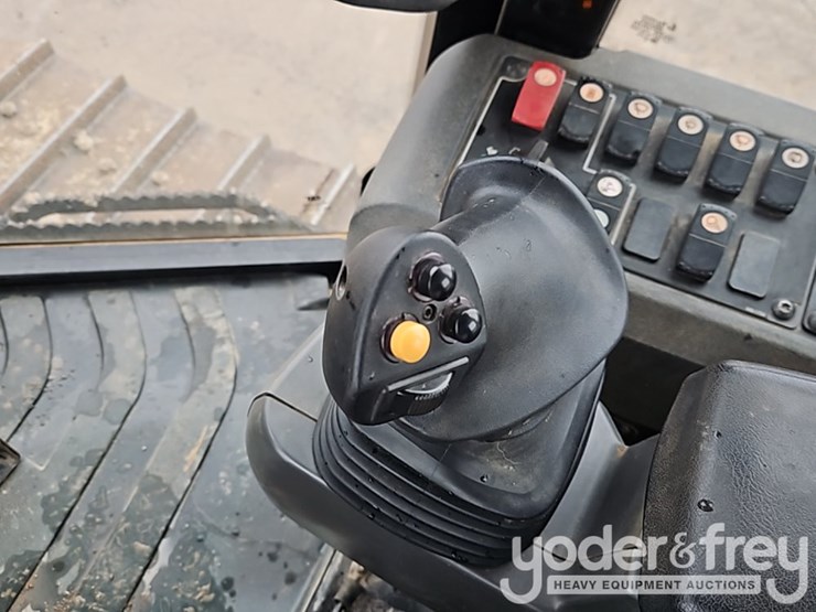 2014-caterpillar-d6k2-xl-image-32