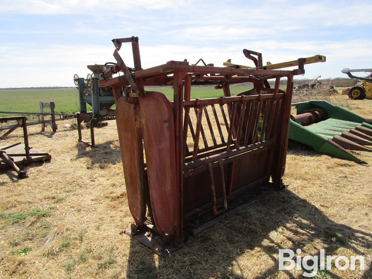 hydraulic-squeeze-chute-image-5