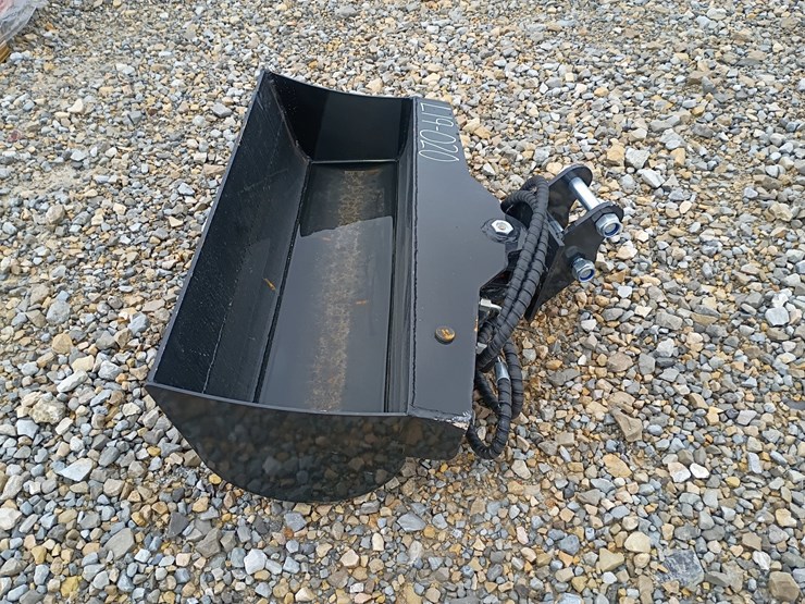 #l19-020-•-tpm-32"-bucket-mini-excavator-attachment-image-4