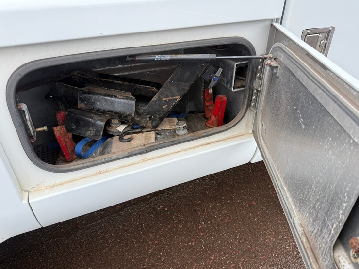 2018-ford-f550-image-38