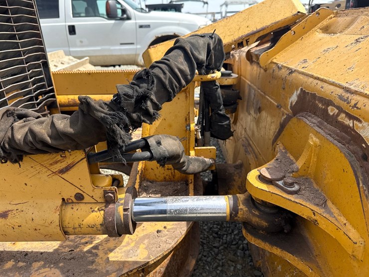 2002-deere-700h-lgp-image-12