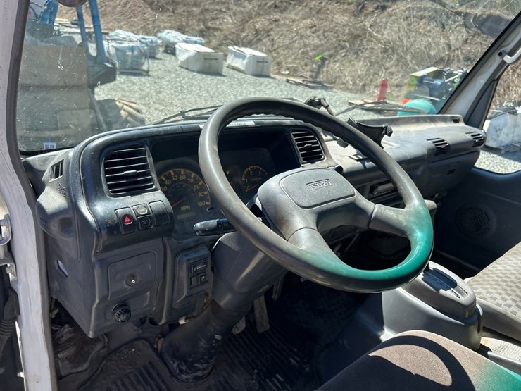 2005-isuzu-nqr-image-51