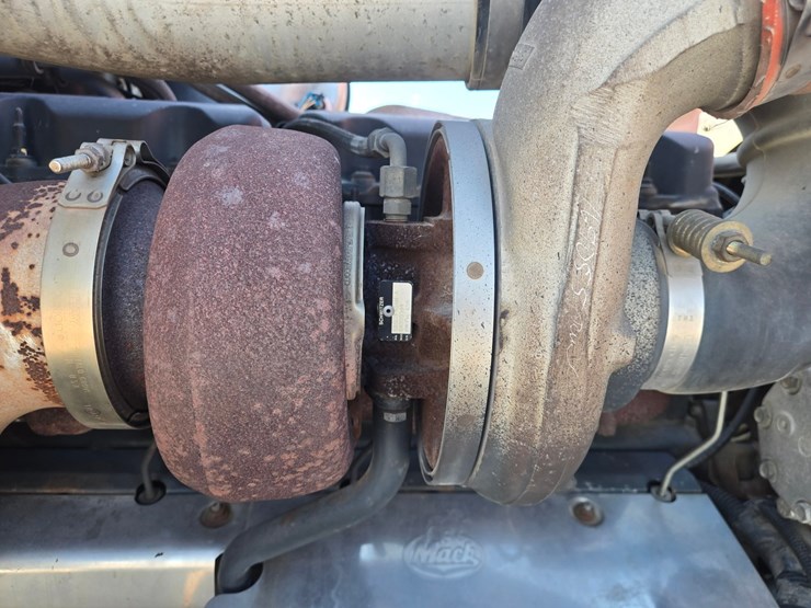 2000-mack-rd688s-image-47