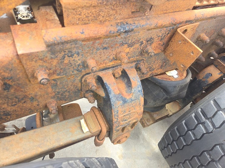 2002-peterbilt-379-image-35