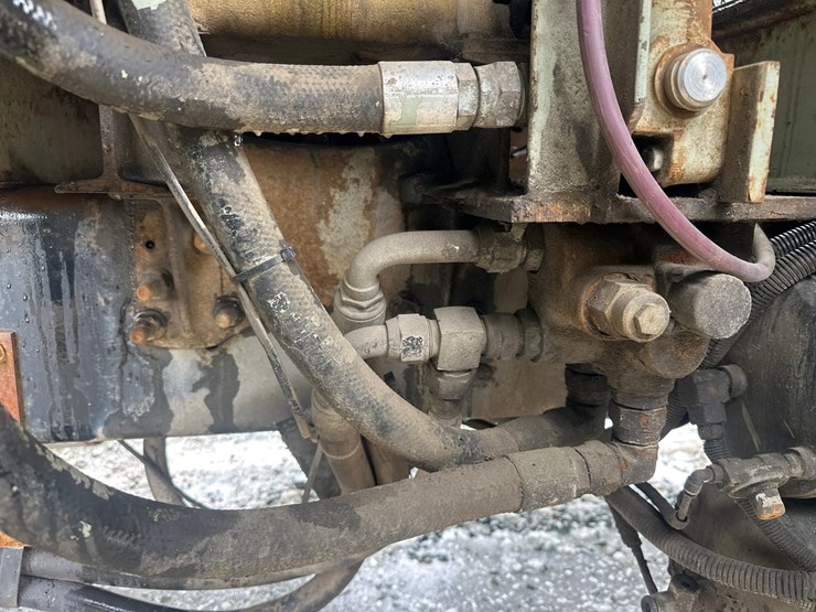 1998-massey-ferguson-8-image-35