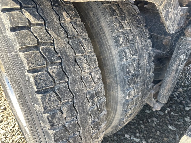 2014-massey-ferguson-8-image-72