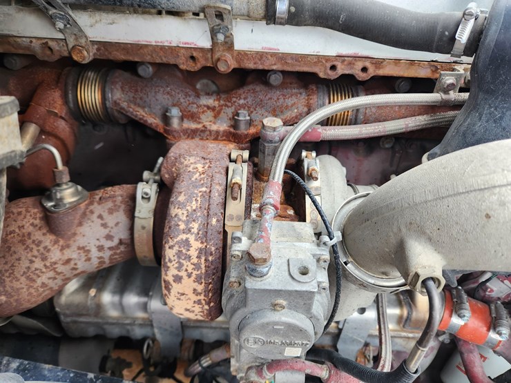 2014-massey-ferguson-8-image-23