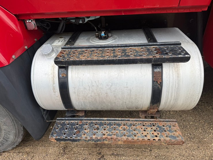 2012-international-7400-image-23