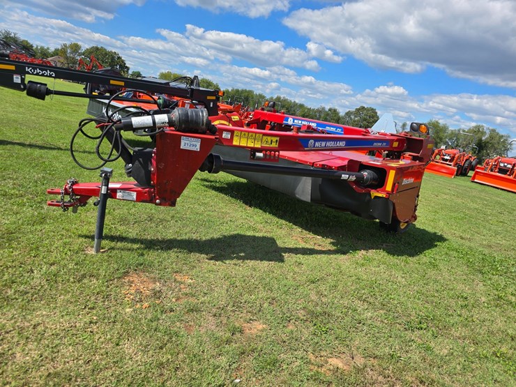 2022-new-holland-210-image-30