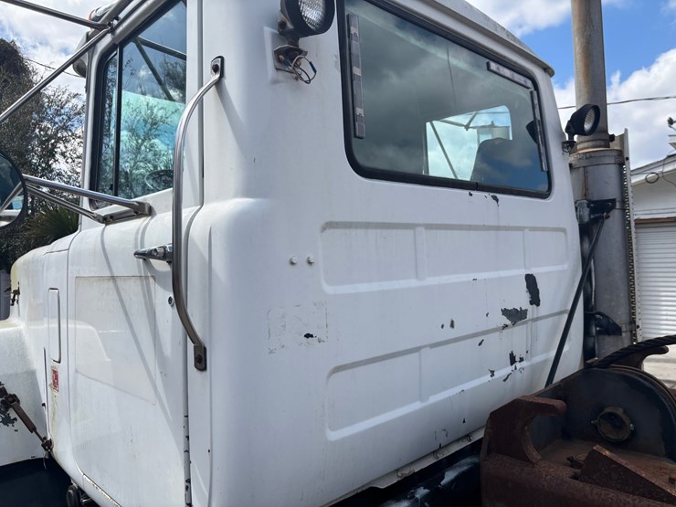 1999-mack-rd600-image-11