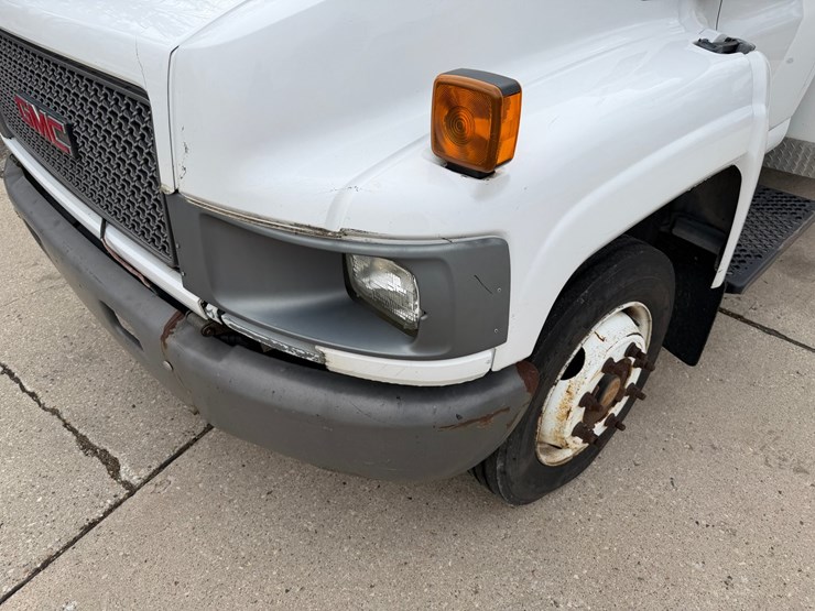 #1048-•-2009-gmc-c5500-specialty-service-truck-image-9