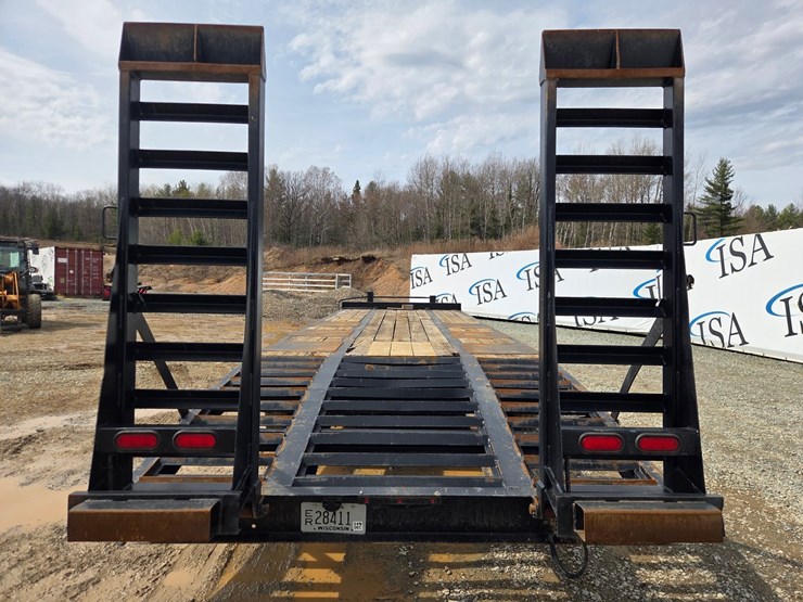 2013-massey-ferguson-8-image-4