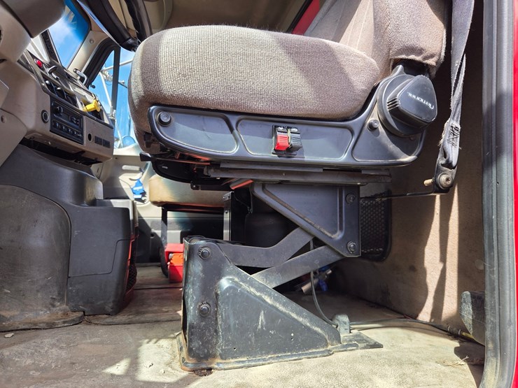 2005-massey-ferguson-8-image-73