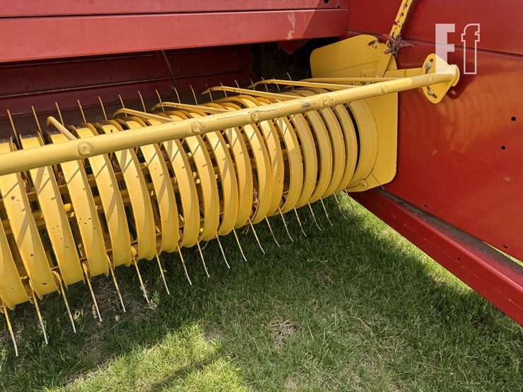 new-holland-565-image-2