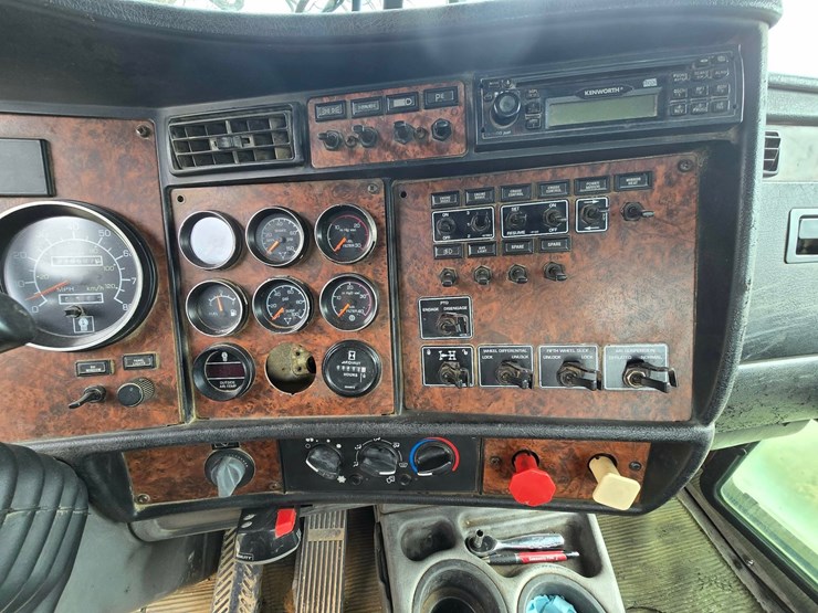 2006-kenworth-t800-image-23