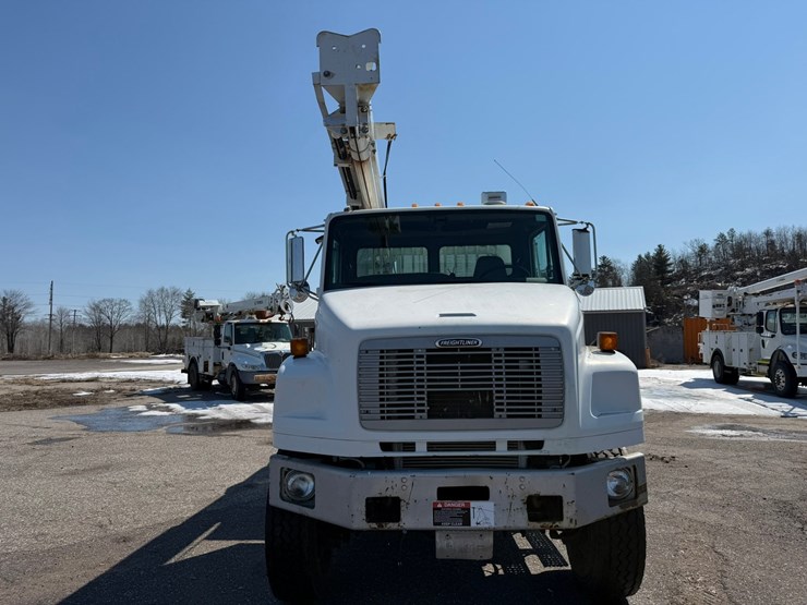 2002-freightliner-fl80-image-8