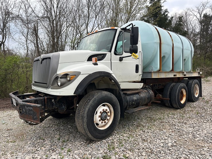 2007-international-7600-image-1